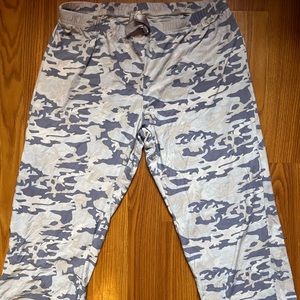Pajama Blue Camo Capris Women’s Size M